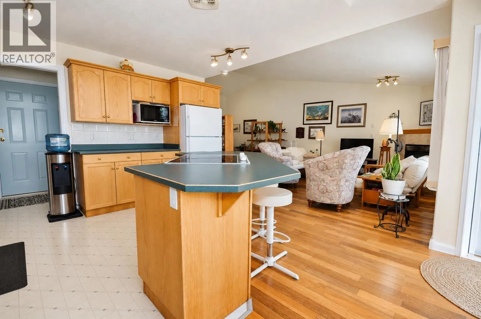 10 11 EAGLE CRESCENT