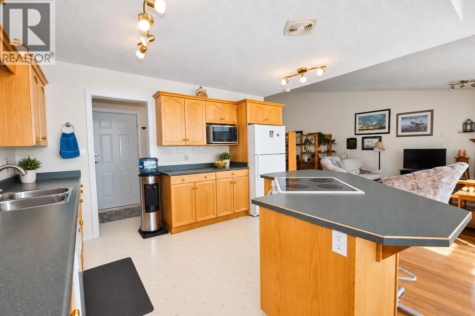 10 11 EAGLE CRESCENT