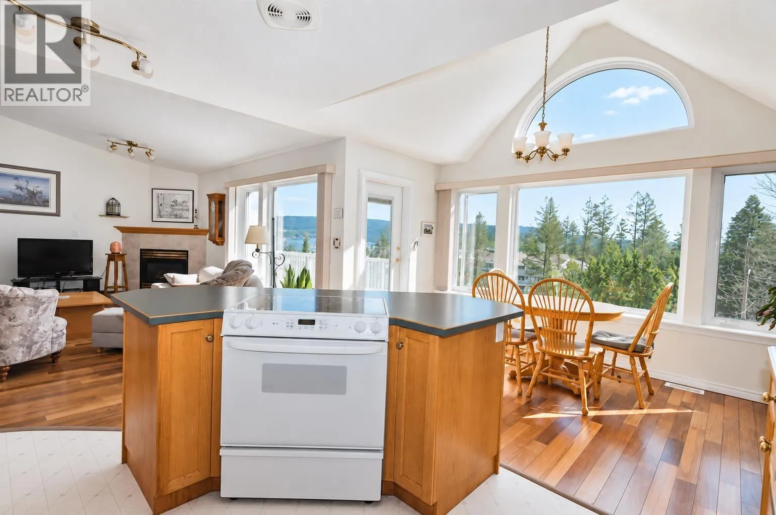 10 11 EAGLE CRESCENT
