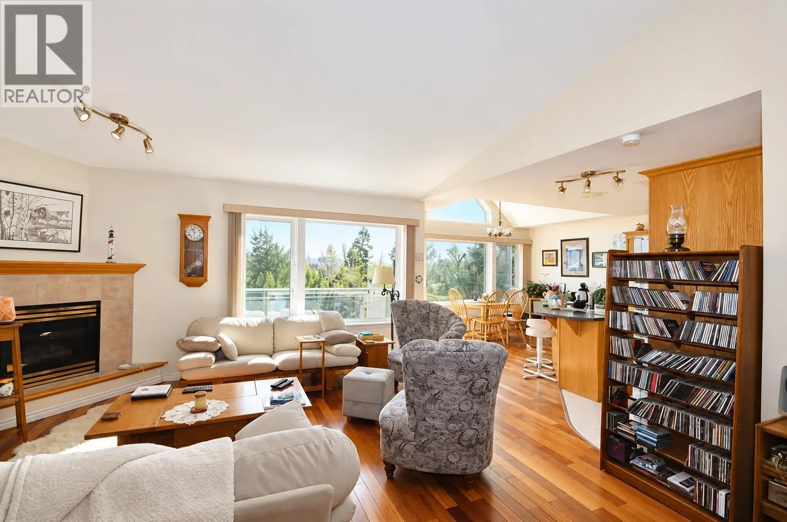 10 11 EAGLE CRESCENT