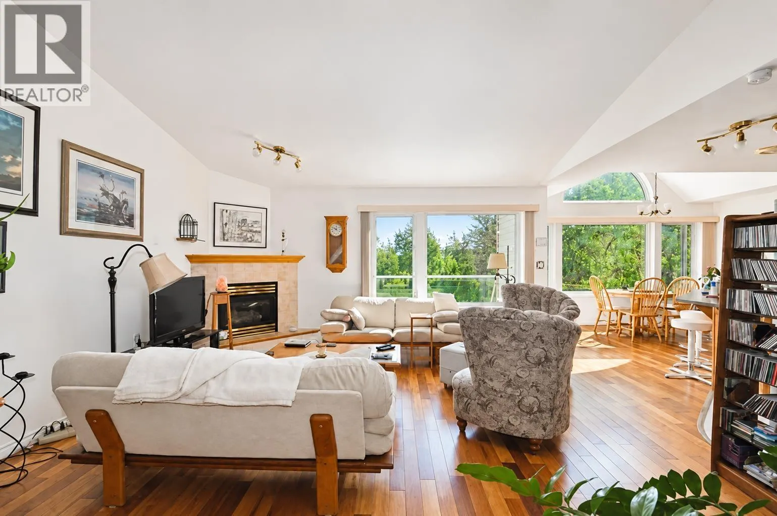 10 11 EAGLE CRESCENT