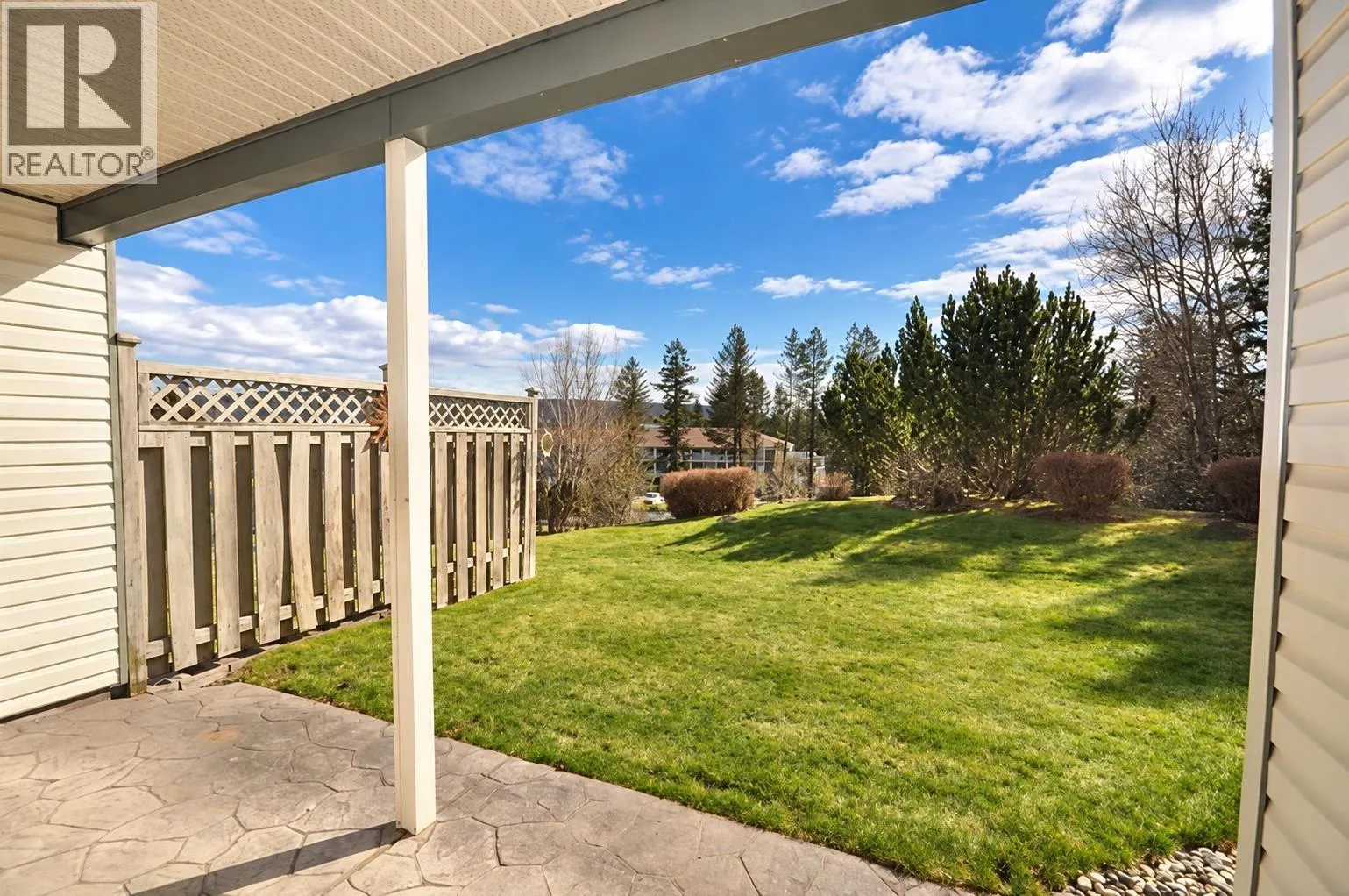 10 11 EAGLE CRESCENT