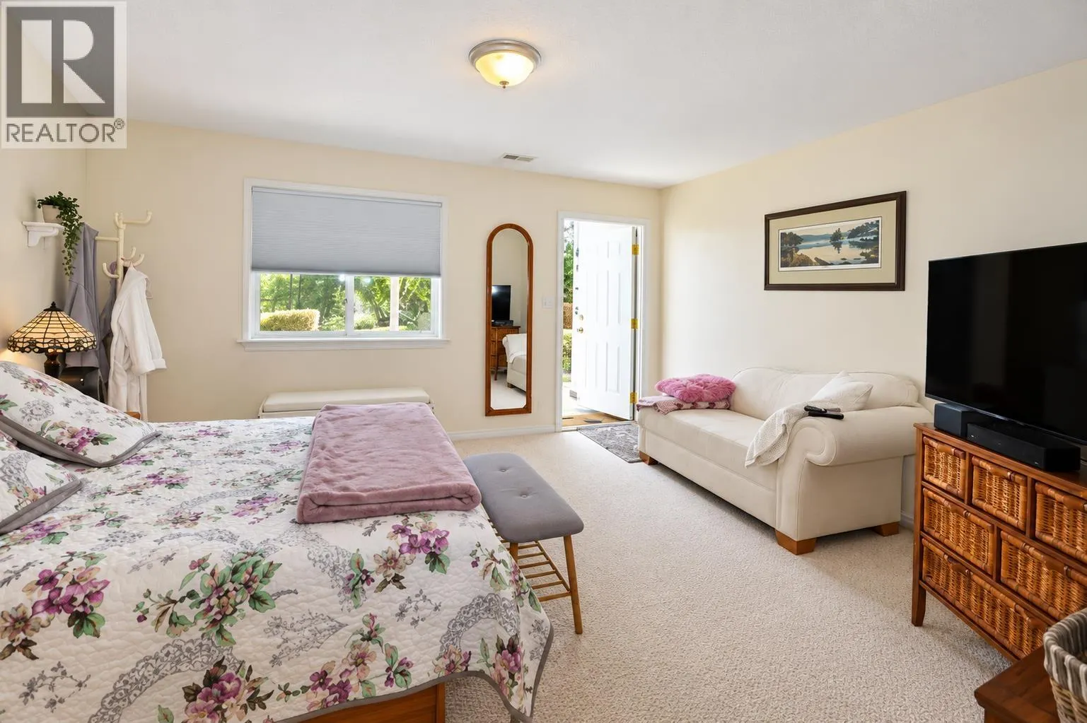 10 11 EAGLE CRESCENT