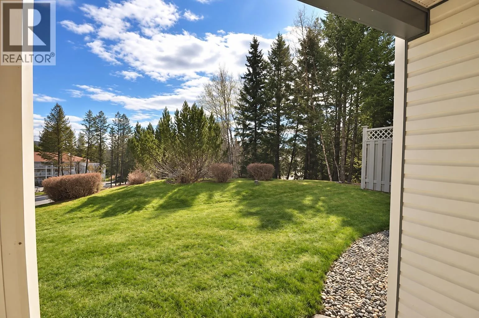 10 11 EAGLE CRESCENT