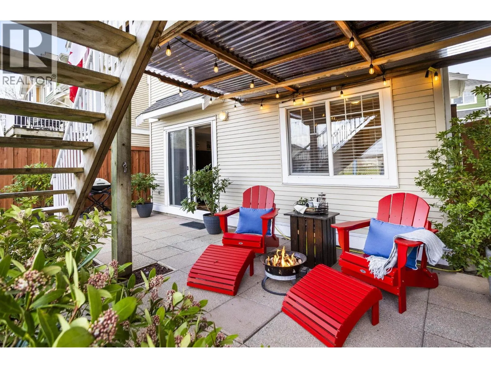 32 1108 RIVERSIDE CLOSE