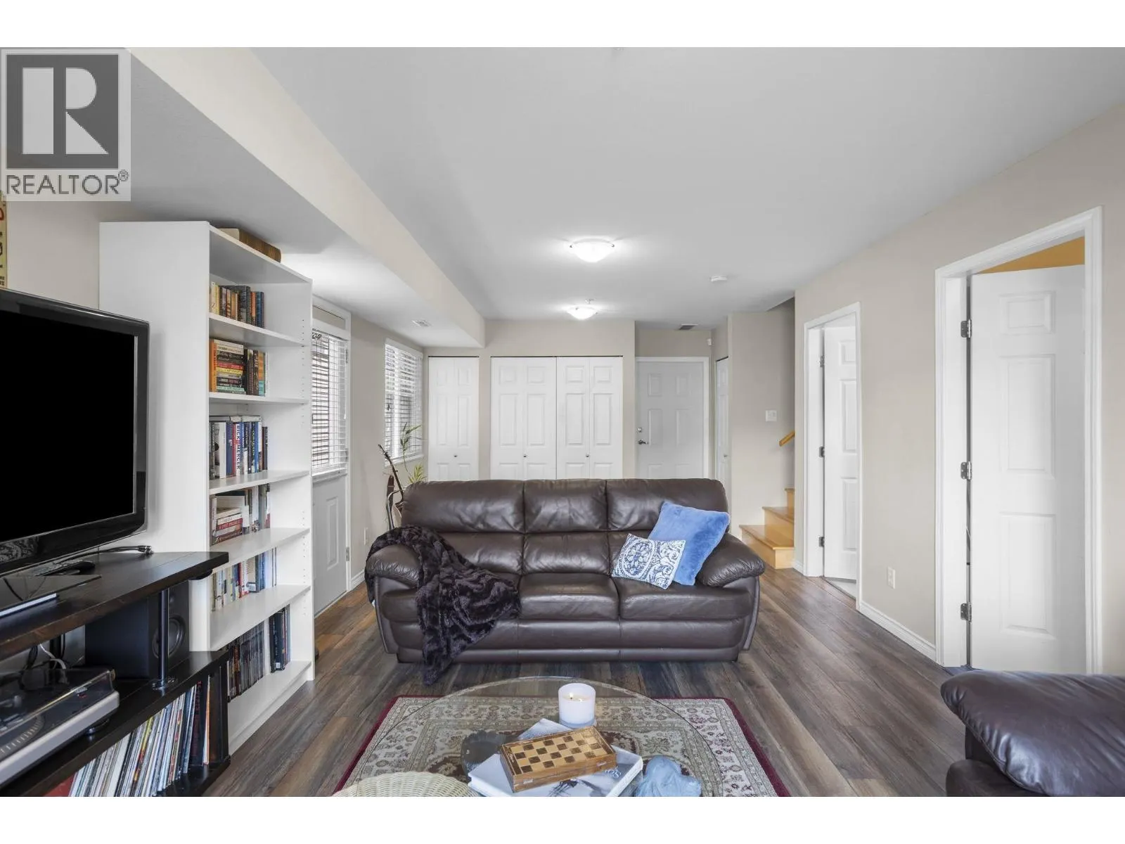 32 1108 RIVERSIDE CLOSE