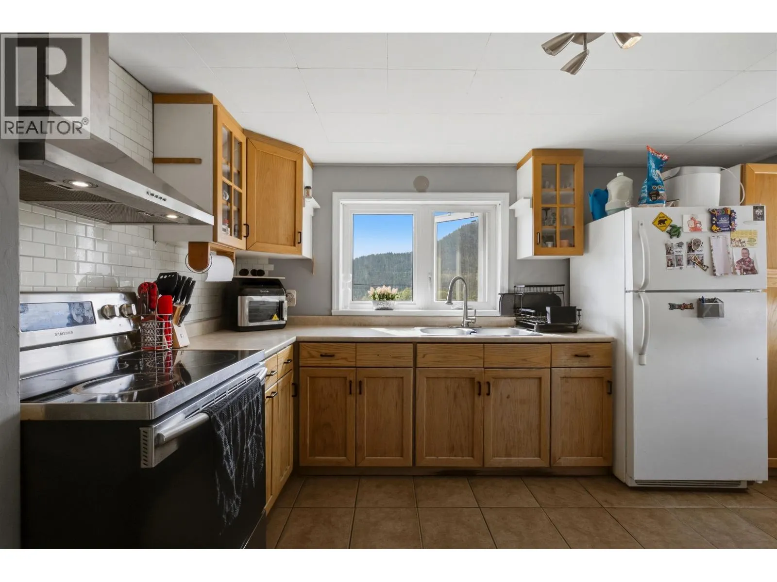 2014 N MACKENZIE AVENUE