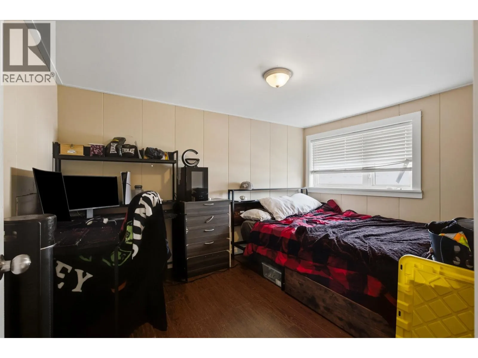 2014 N MACKENZIE AVENUE