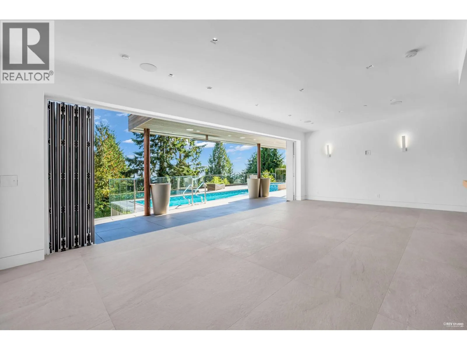 535 CRAIGMOHR DRIVE