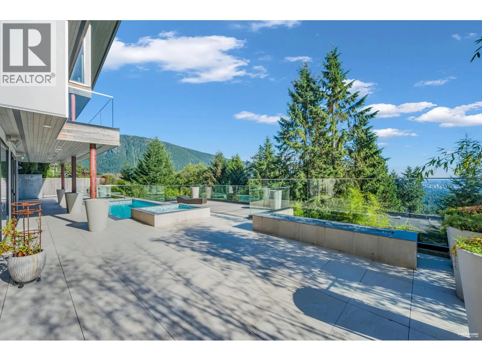 535 CRAIGMOHR DRIVE