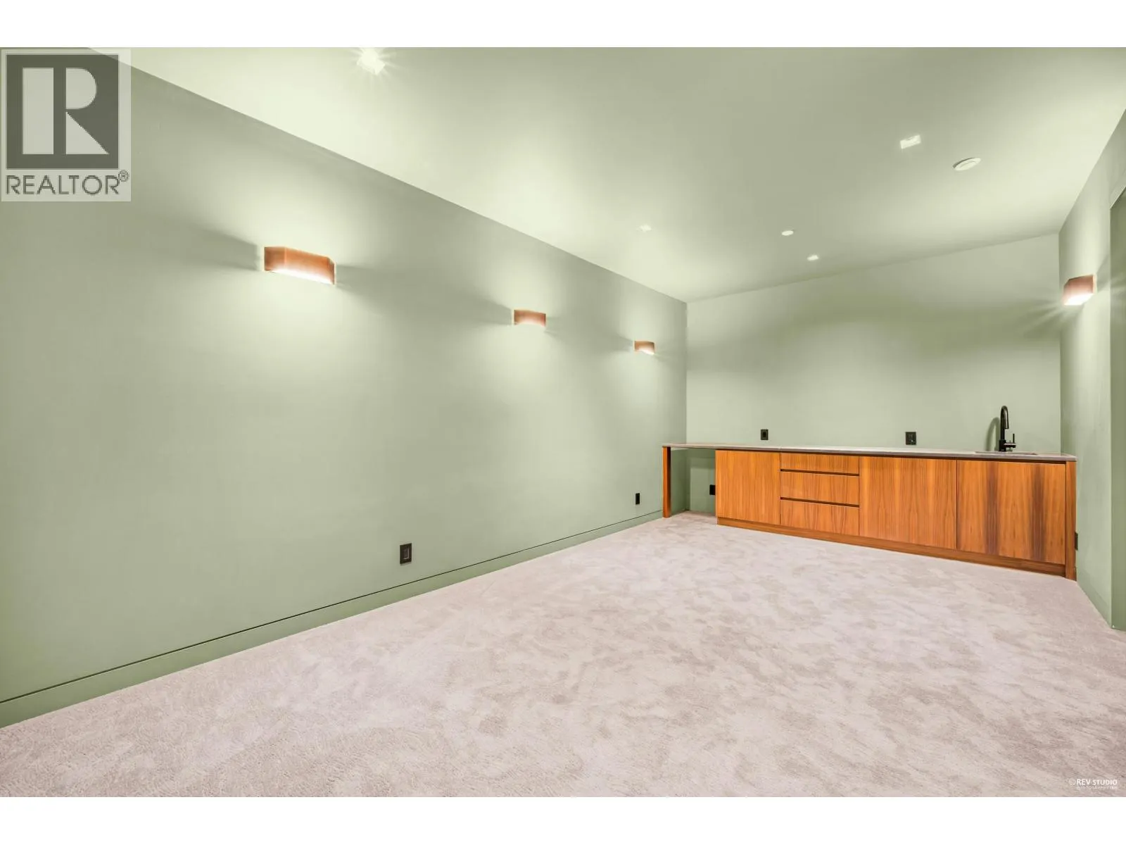 535 CRAIGMOHR DRIVE