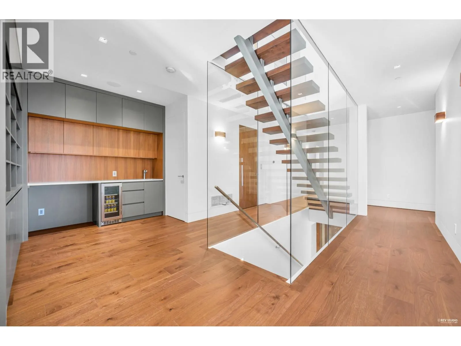 535 CRAIGMOHR DRIVE