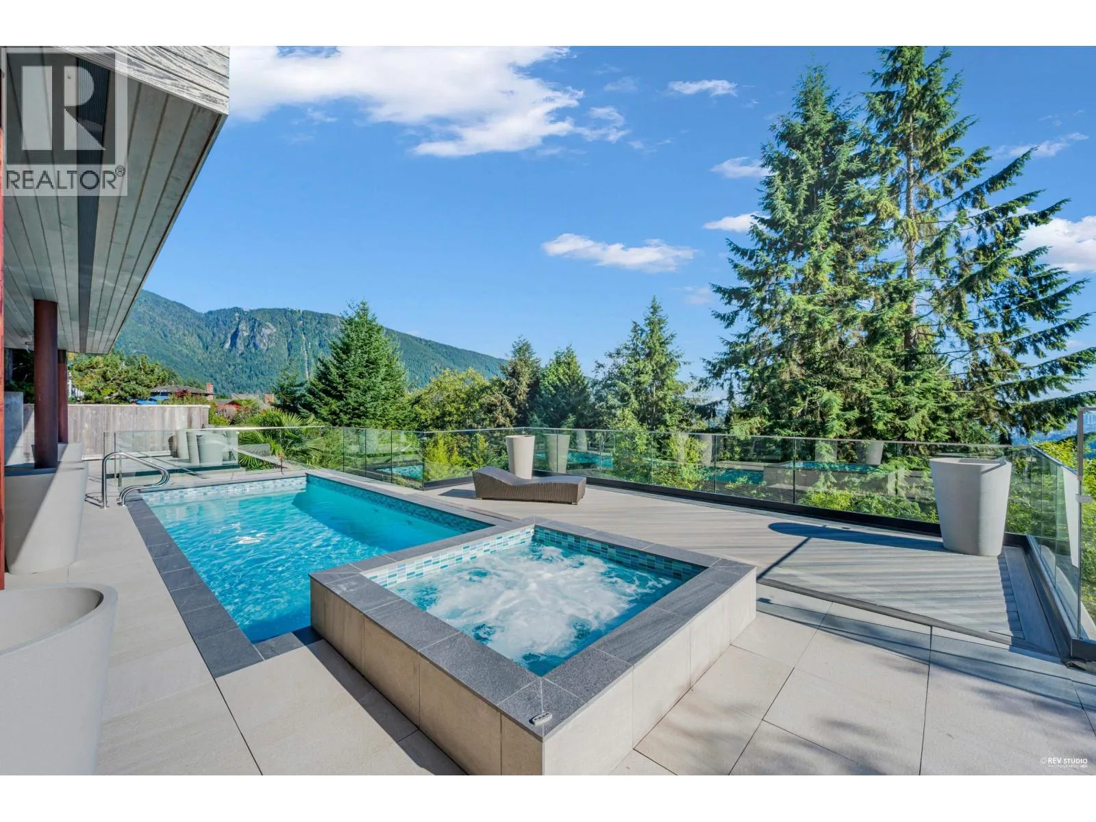 535 CRAIGMOHR DRIVE