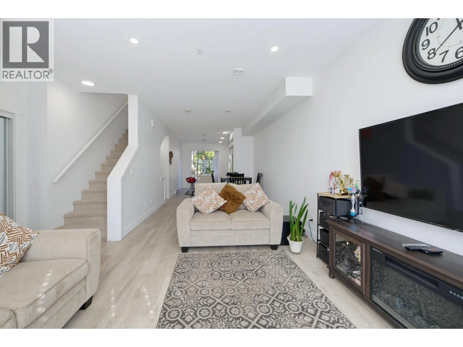 72 24108 104 AVENUE