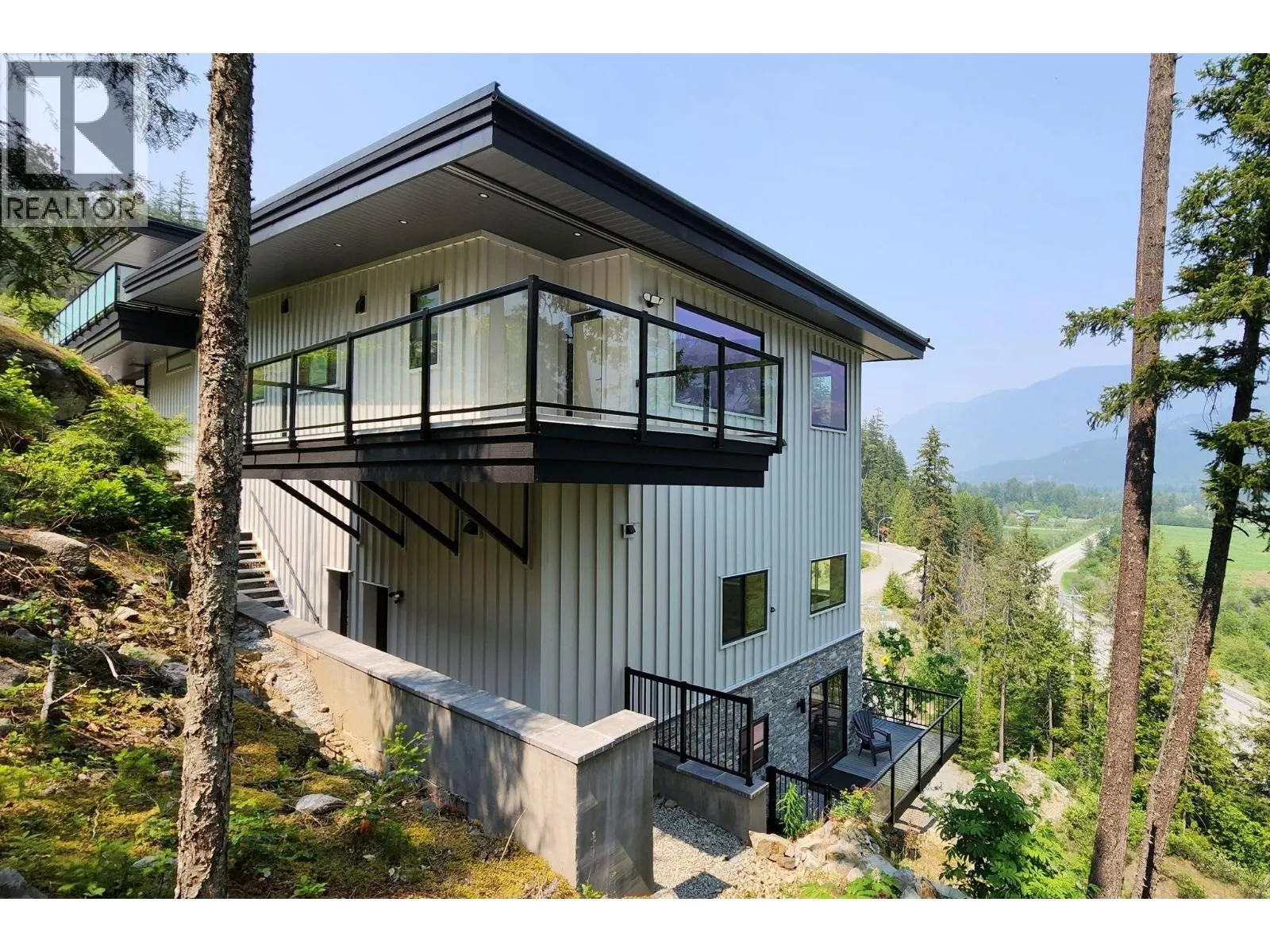 3 1307 EAGLE DRIVE