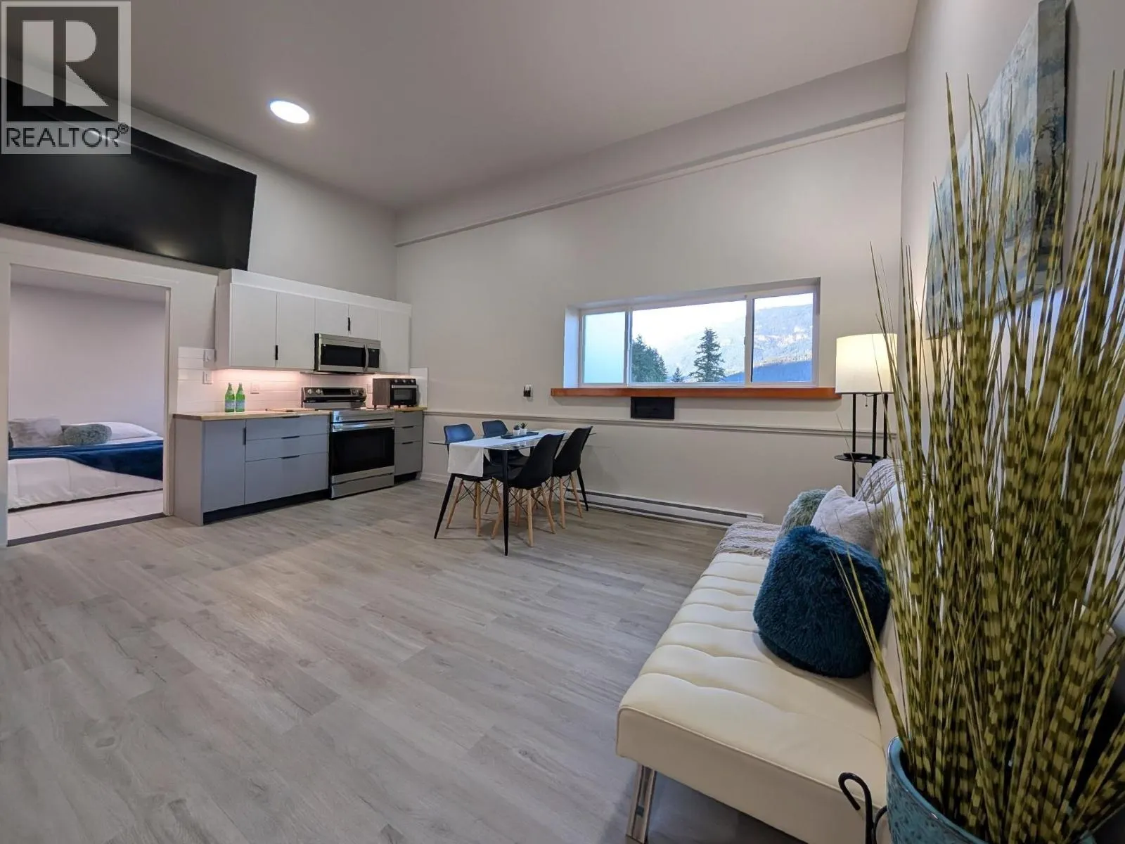 3 1307 EAGLE DRIVE