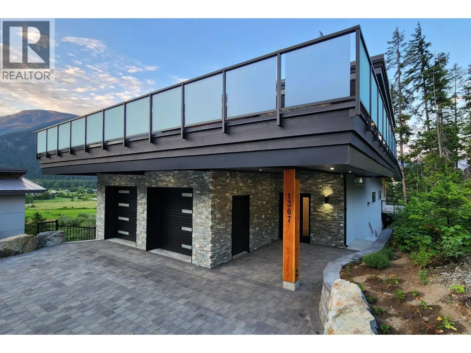 3 1307 EAGLE DRIVE