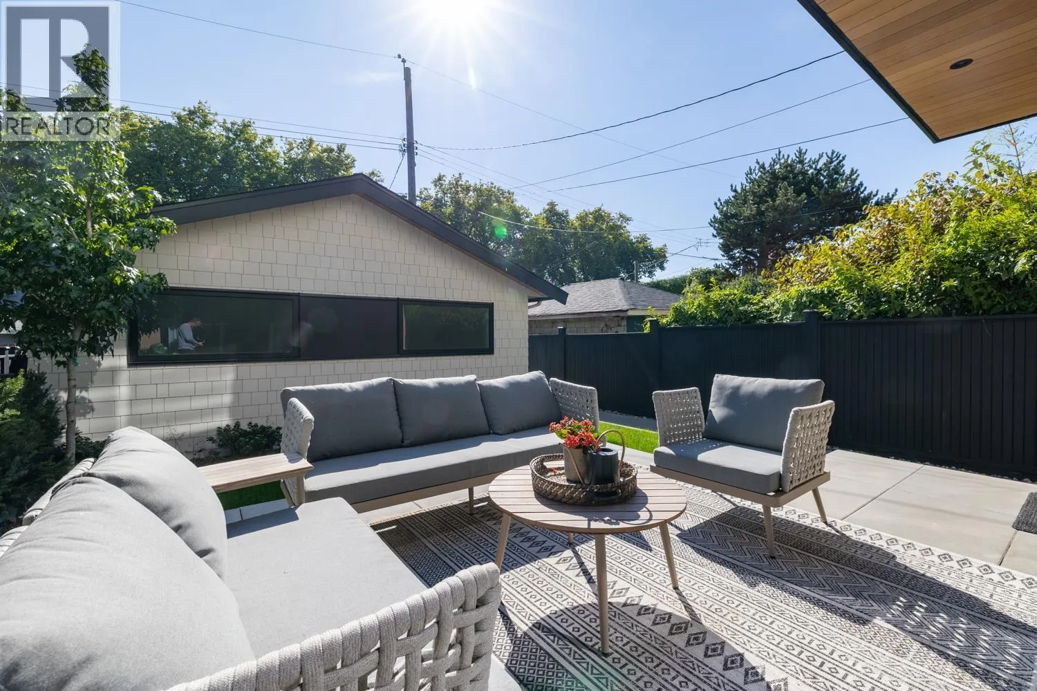 2 58 E 40TH AVENUE