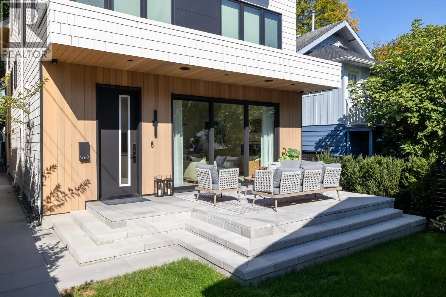 2 58 E 40TH AVENUE