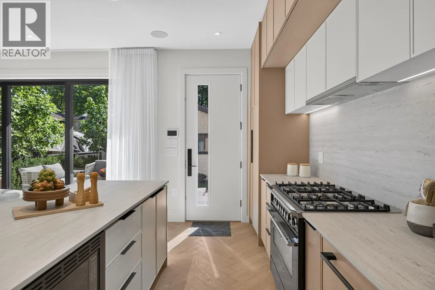 2 58 E 40TH AVENUE