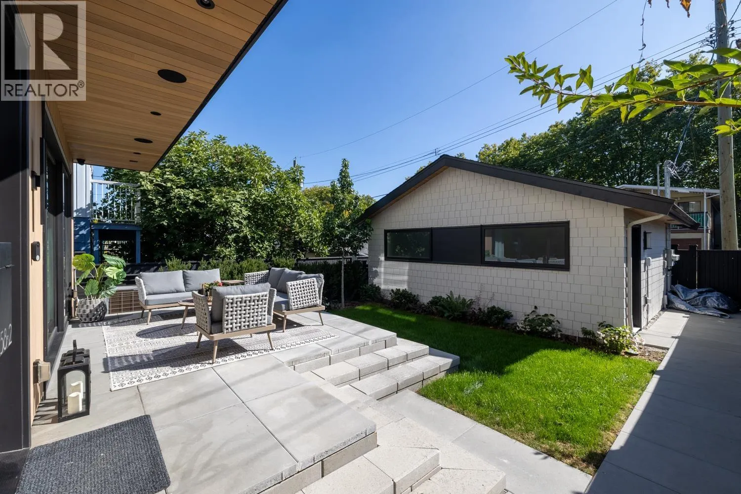 2 58 E 40TH AVENUE