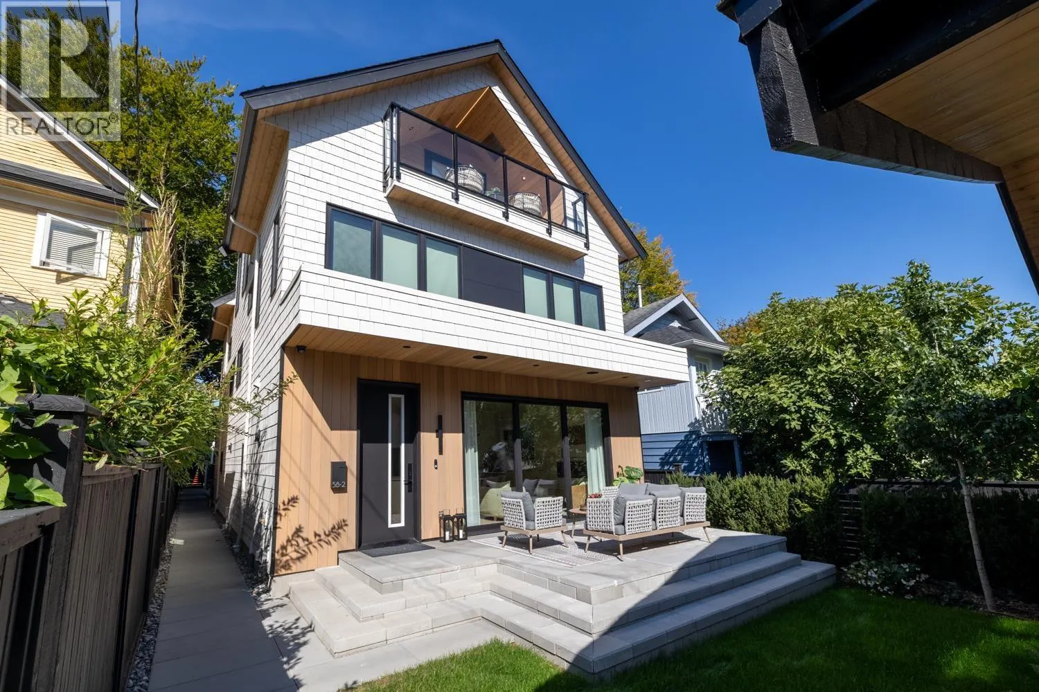 2 58 E 40TH AVENUE
