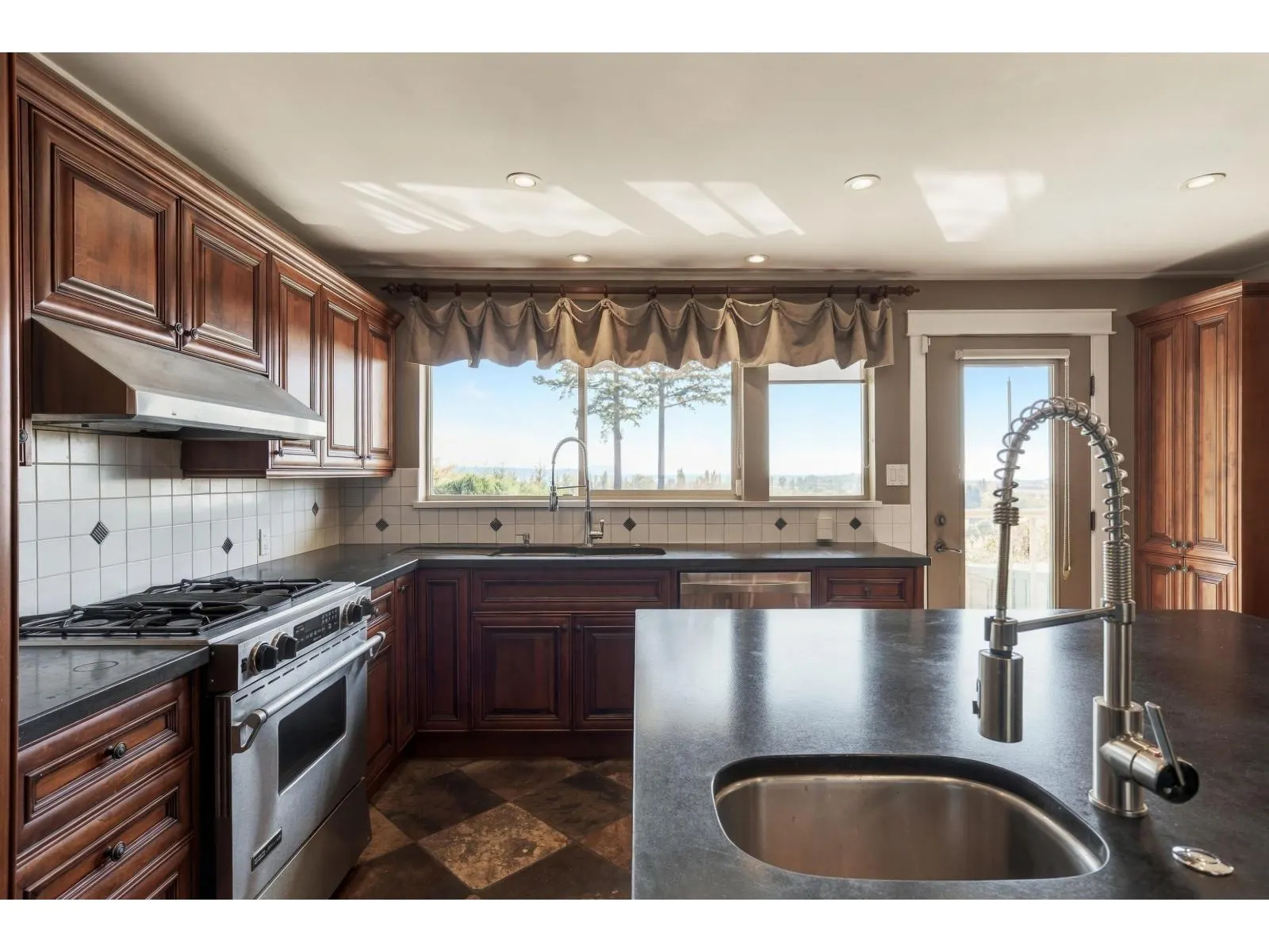 5575 FAIRLIGHT CRESCENT