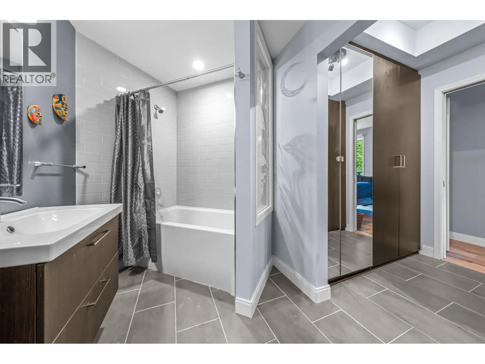 204 1150 QUAYSIDE DRIVE