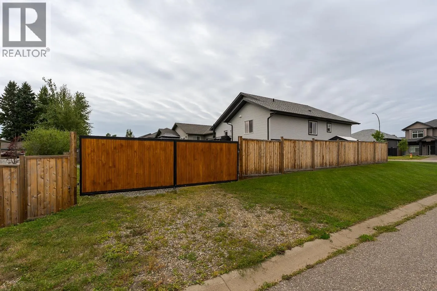 5355 WOODVALLEY DRIVE