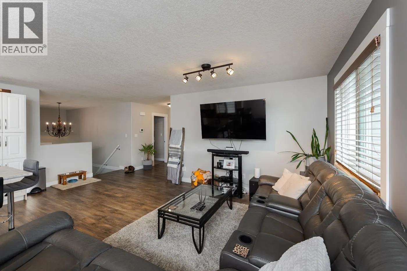 5355 WOODVALLEY DRIVE