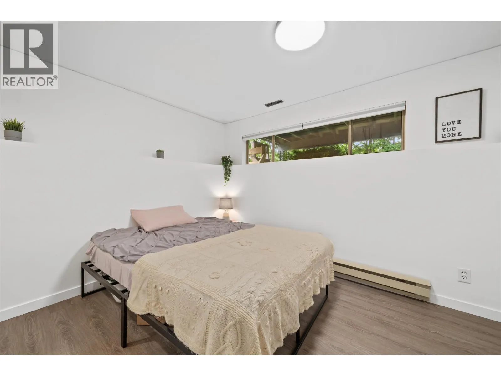 175 1140 CASTLE CRESCENT