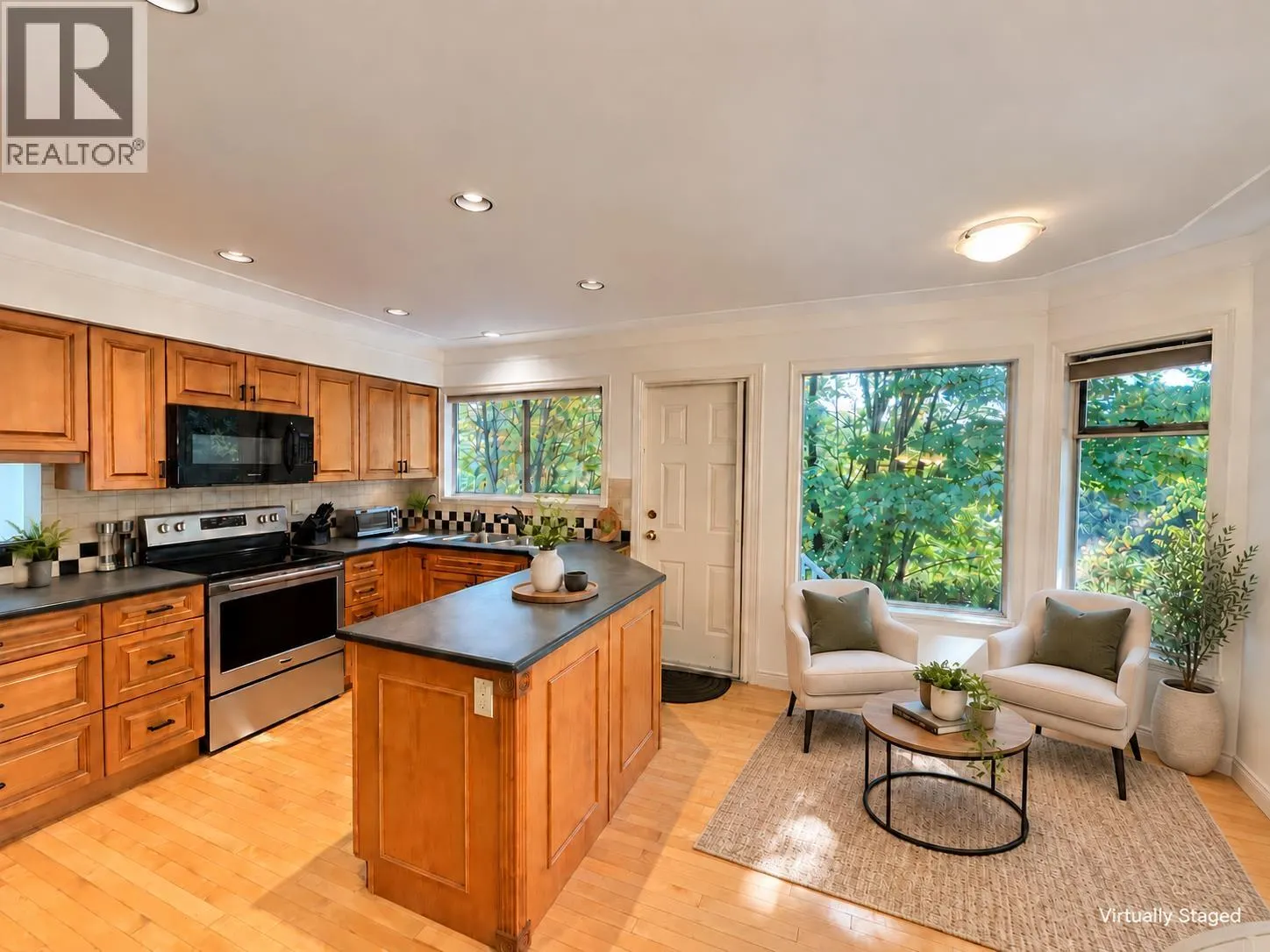 175 1140 CASTLE CRESCENT