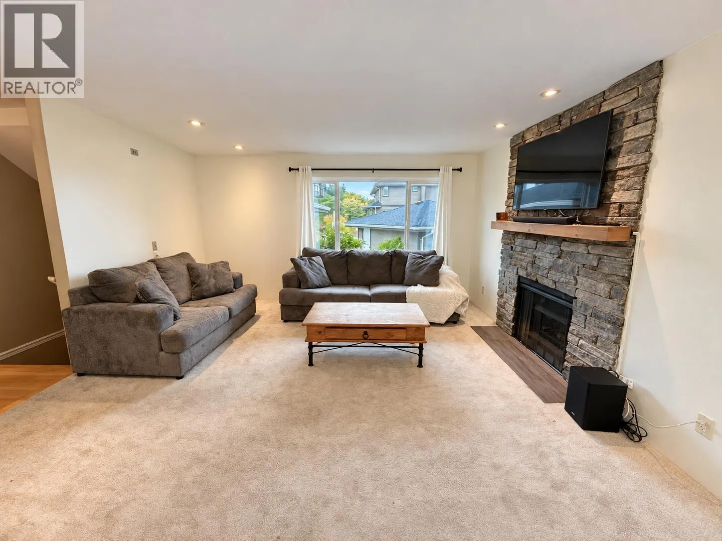 175 1140 CASTLE CRESCENT