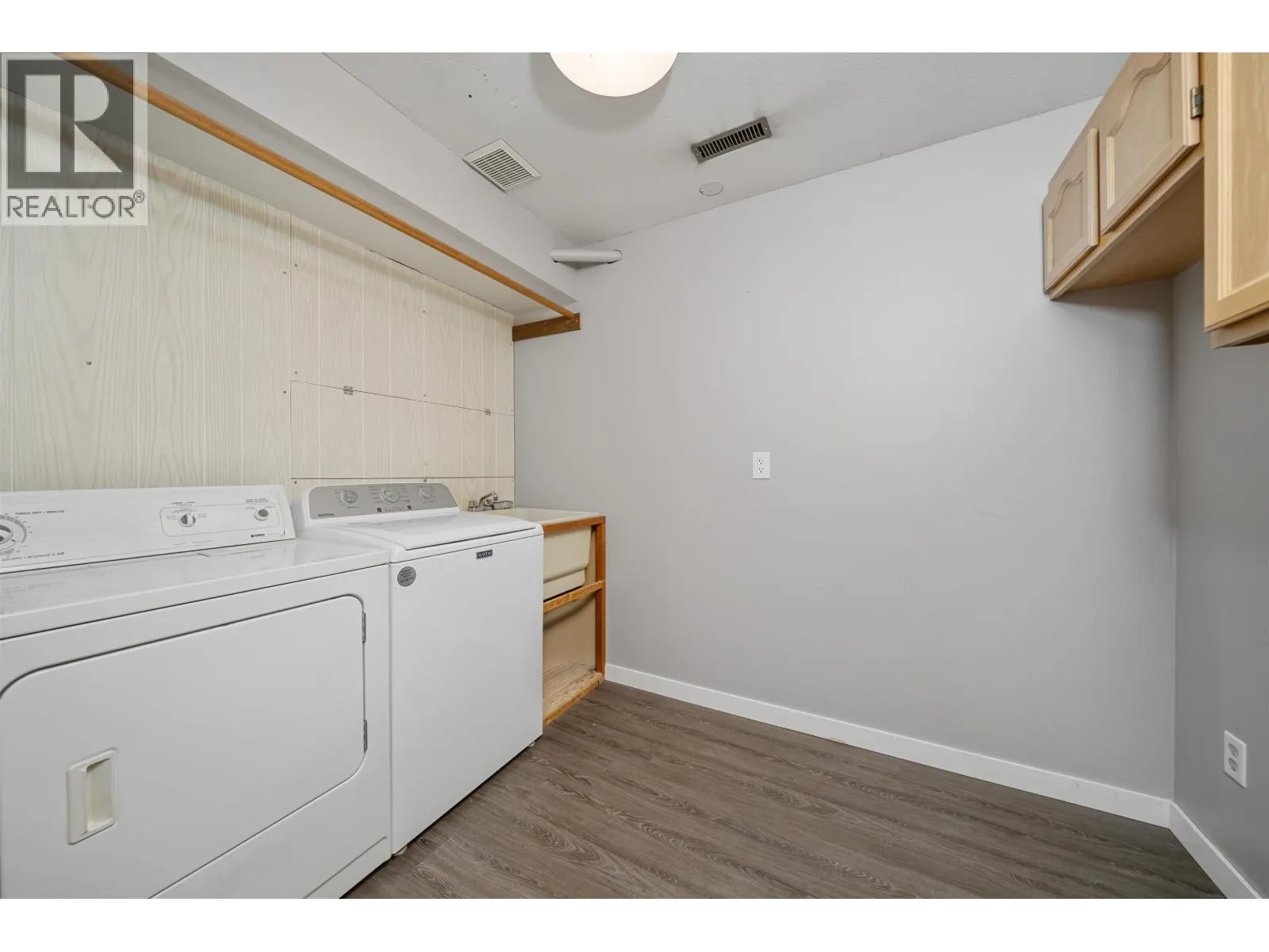 175 1140 CASTLE CRESCENT
