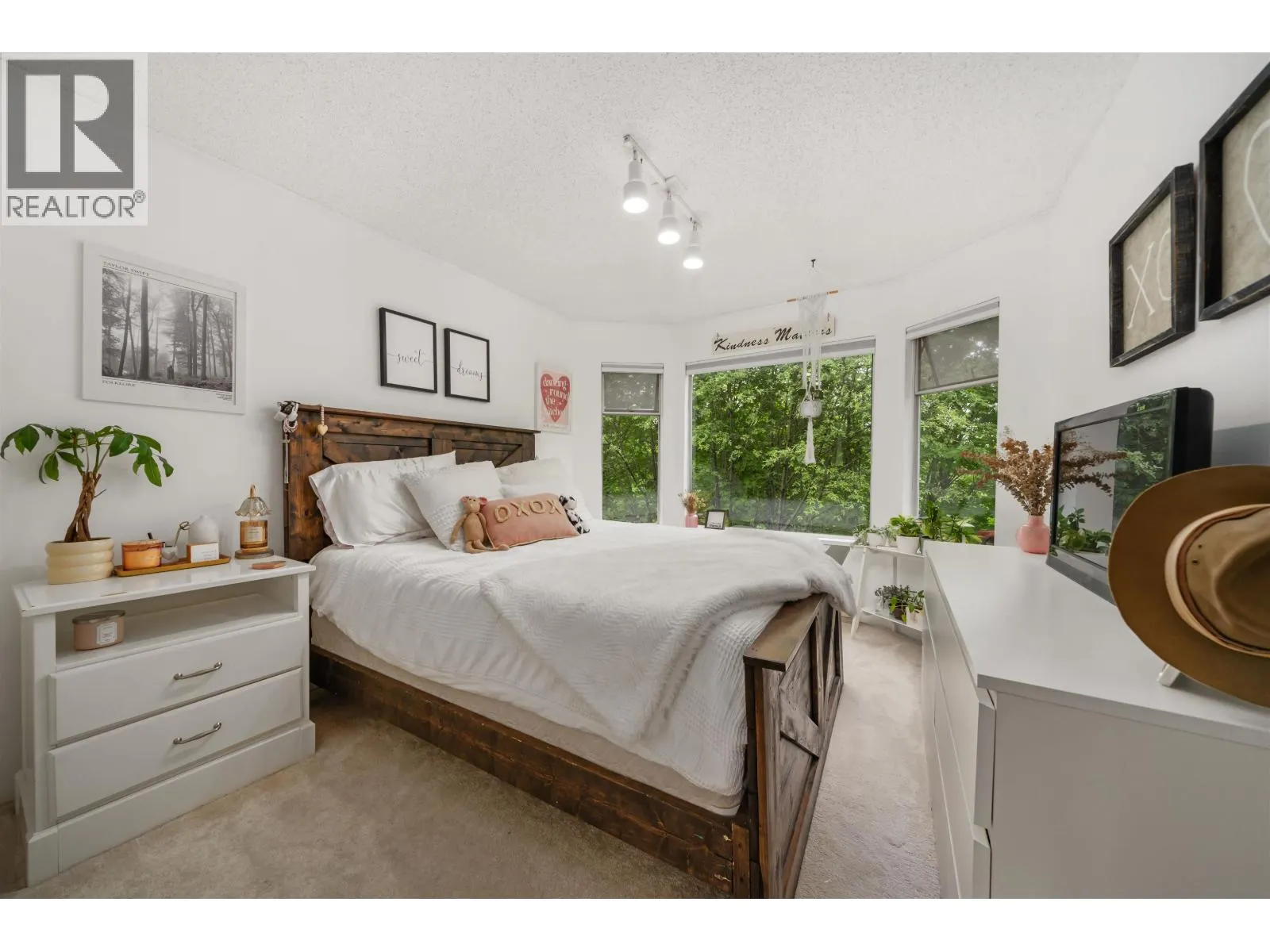 175 1140 CASTLE CRESCENT