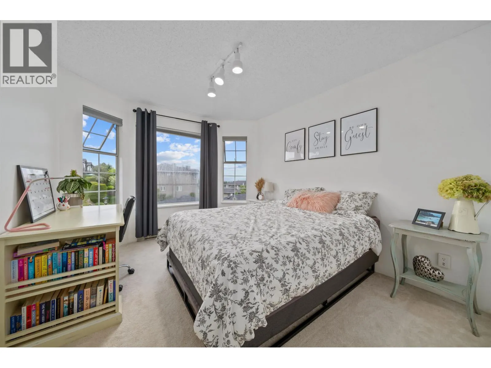 175 1140 CASTLE CRESCENT