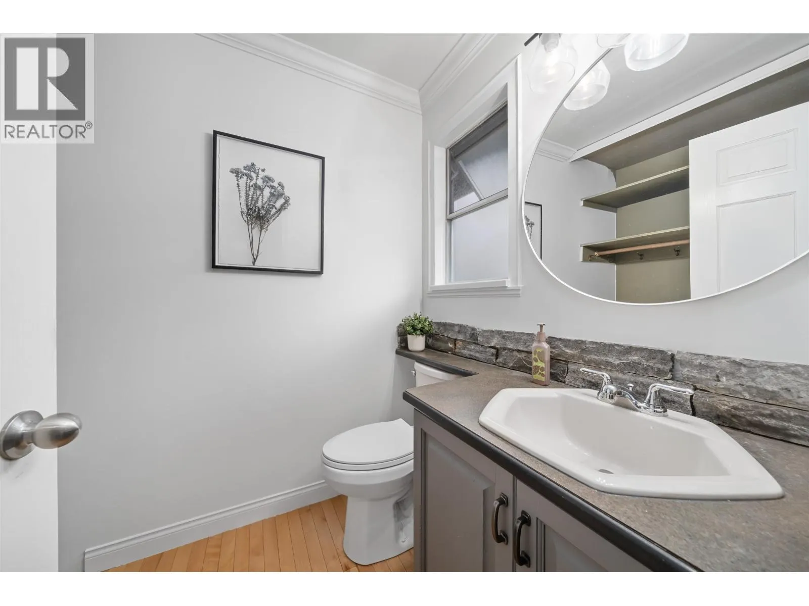 175 1140 CASTLE CRESCENT