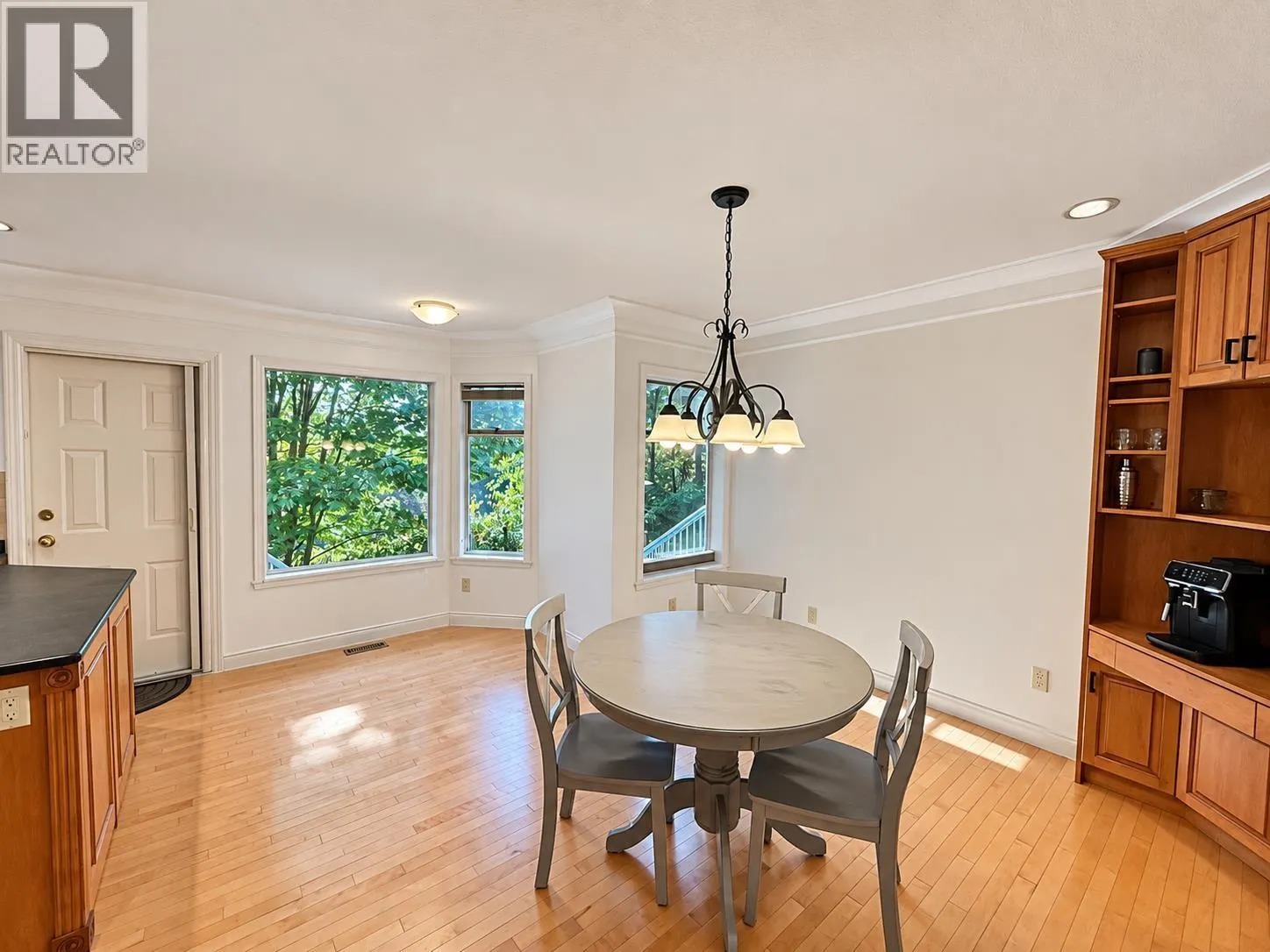 175 1140 CASTLE CRESCENT