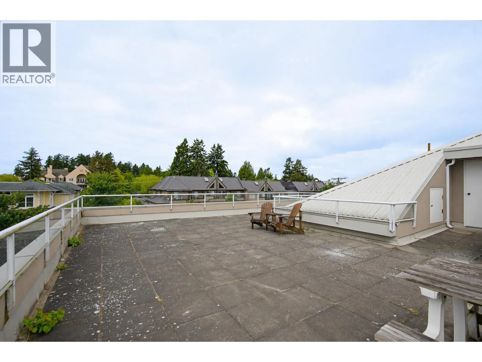404 1400 VIEW CRESCENT