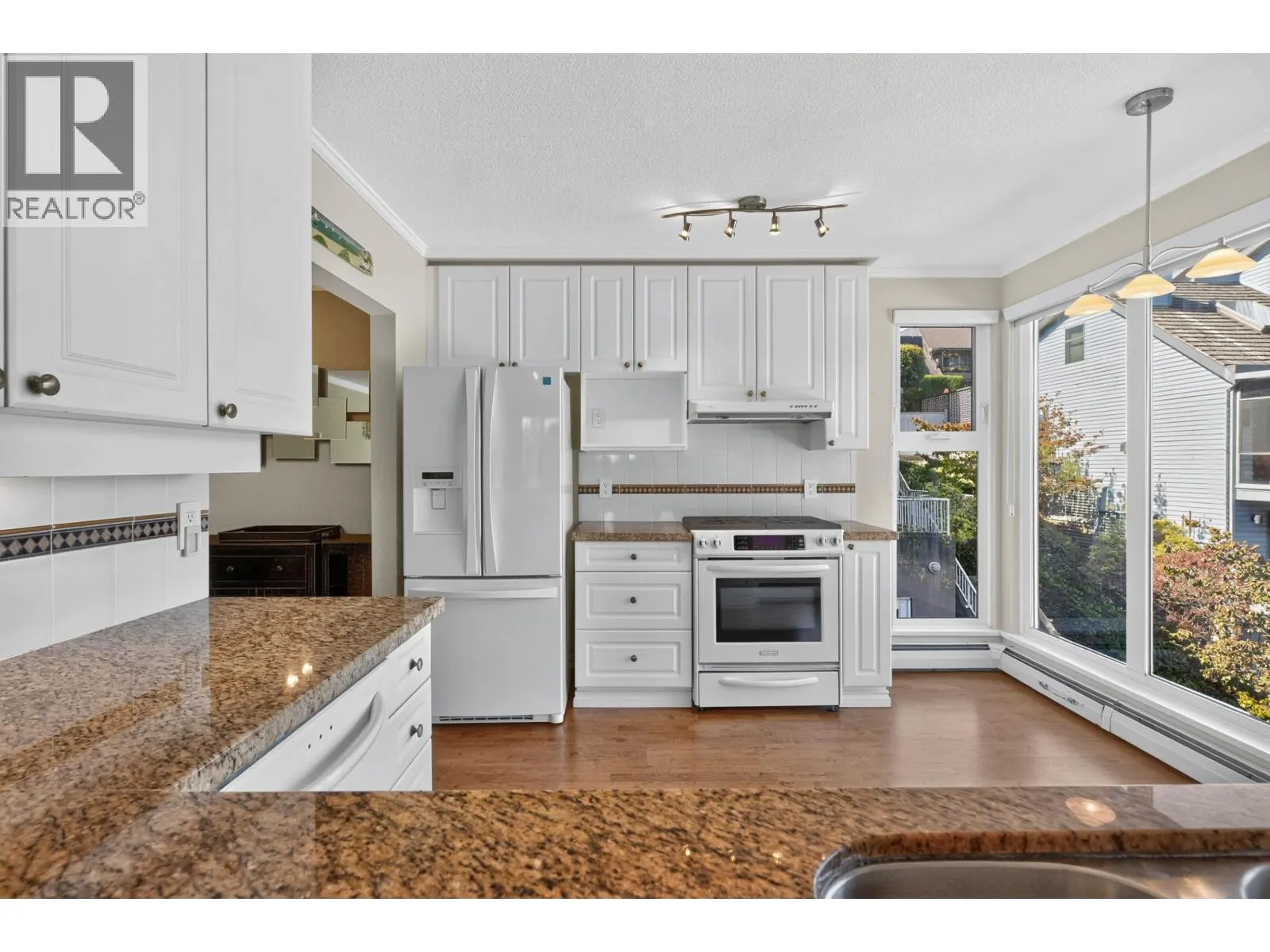 404 1400 VIEW CRESCENT