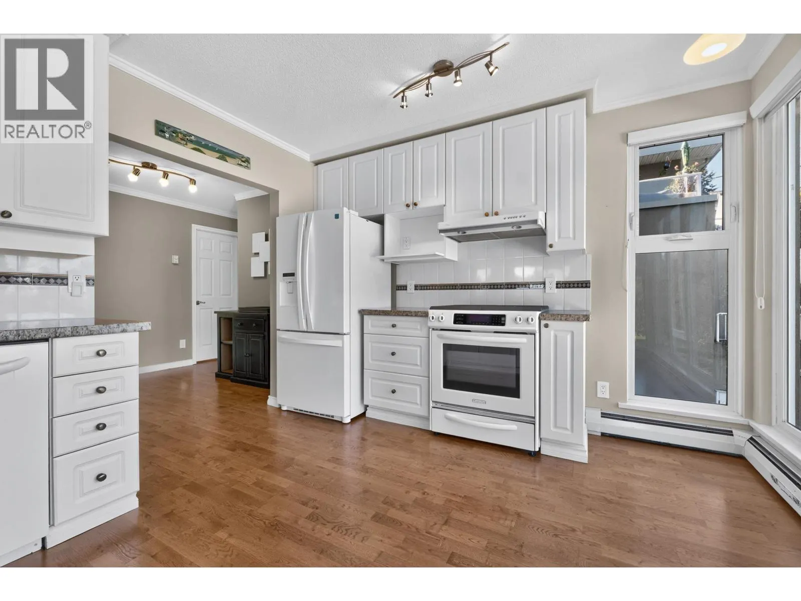 404 1400 VIEW CRESCENT
