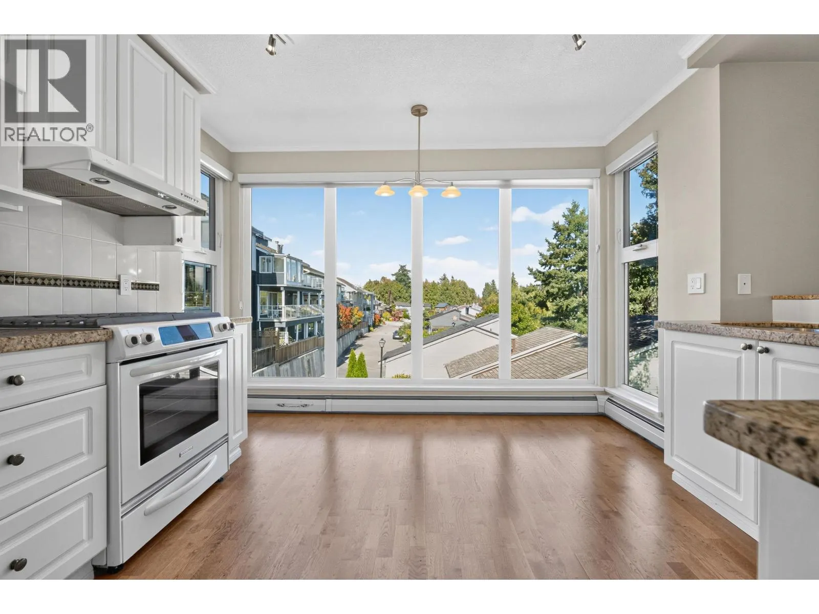 404 1400 VIEW CRESCENT