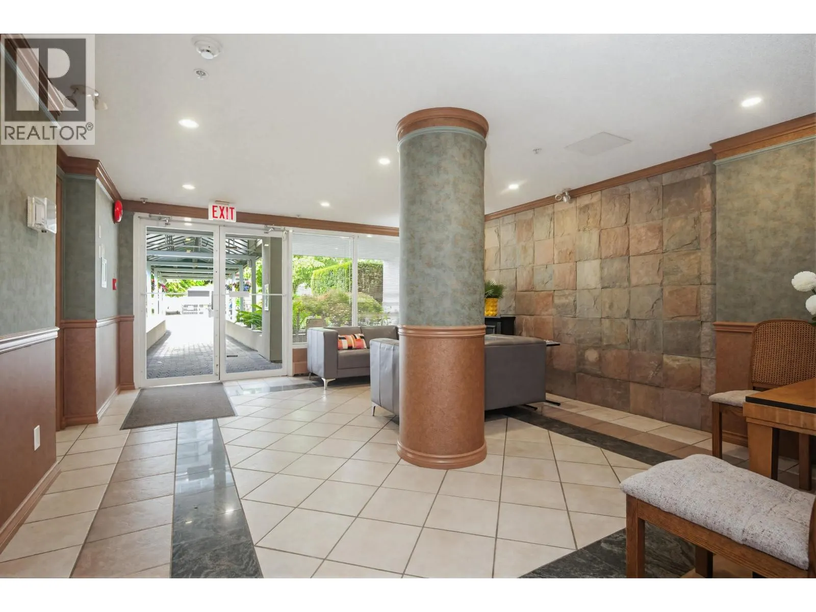 404 1400 VIEW CRESCENT