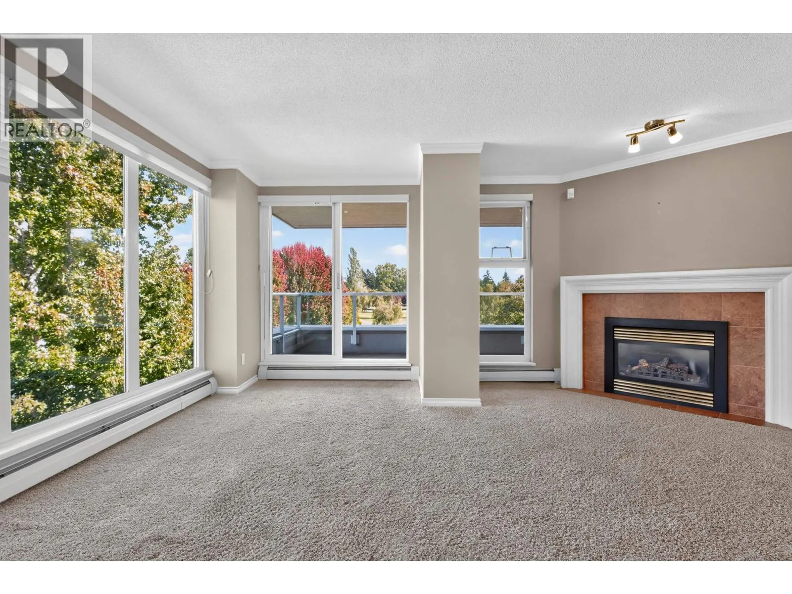 404 1400 VIEW CRESCENT