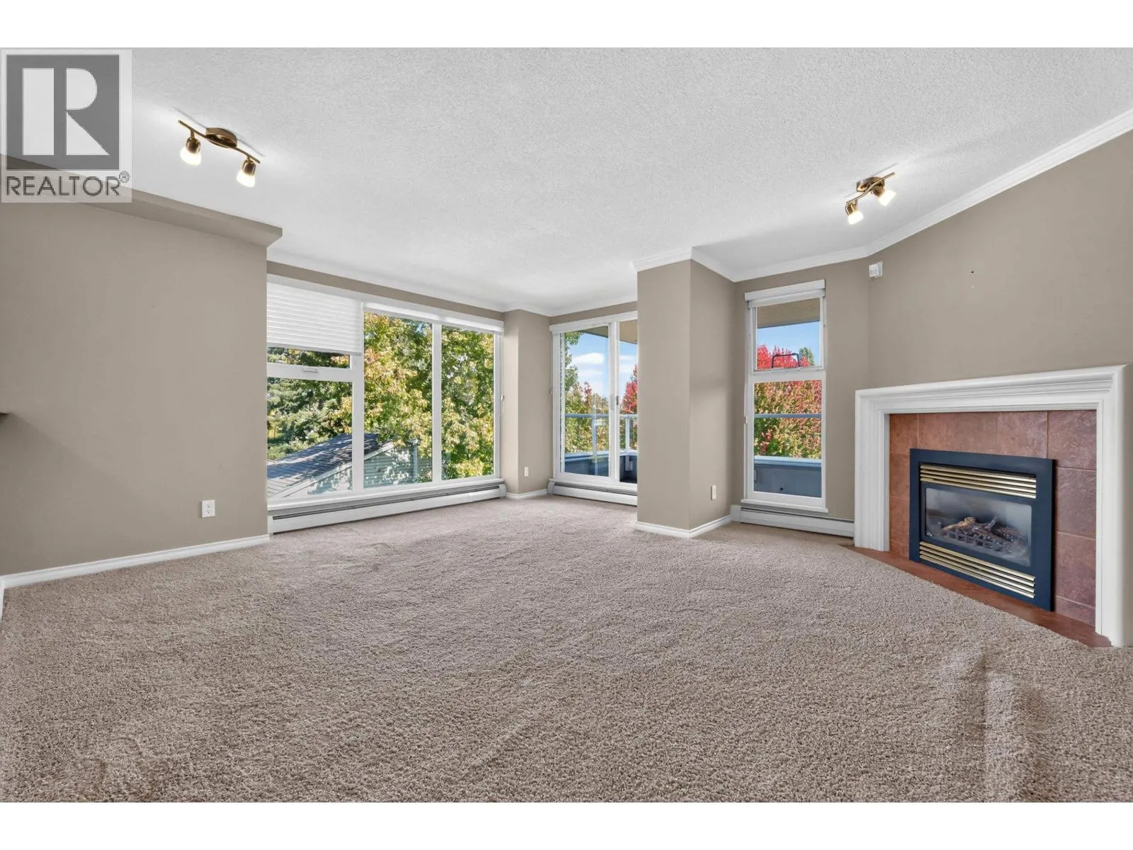 404 1400 VIEW CRESCENT