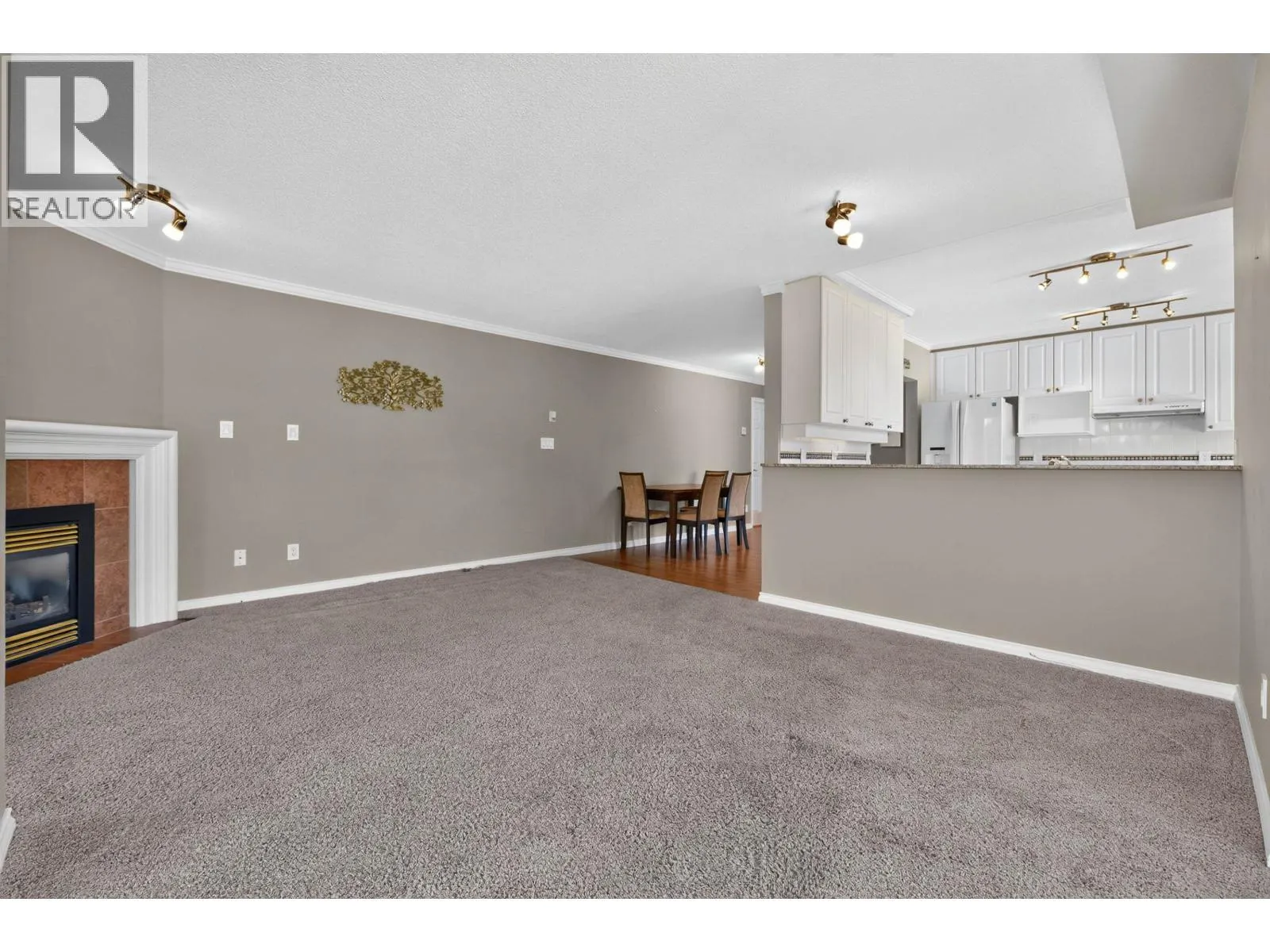 404 1400 VIEW CRESCENT
