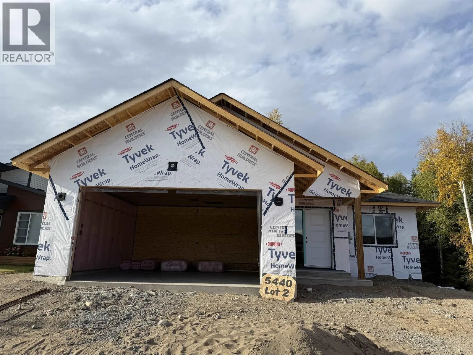 5440 VENTA DRIVE