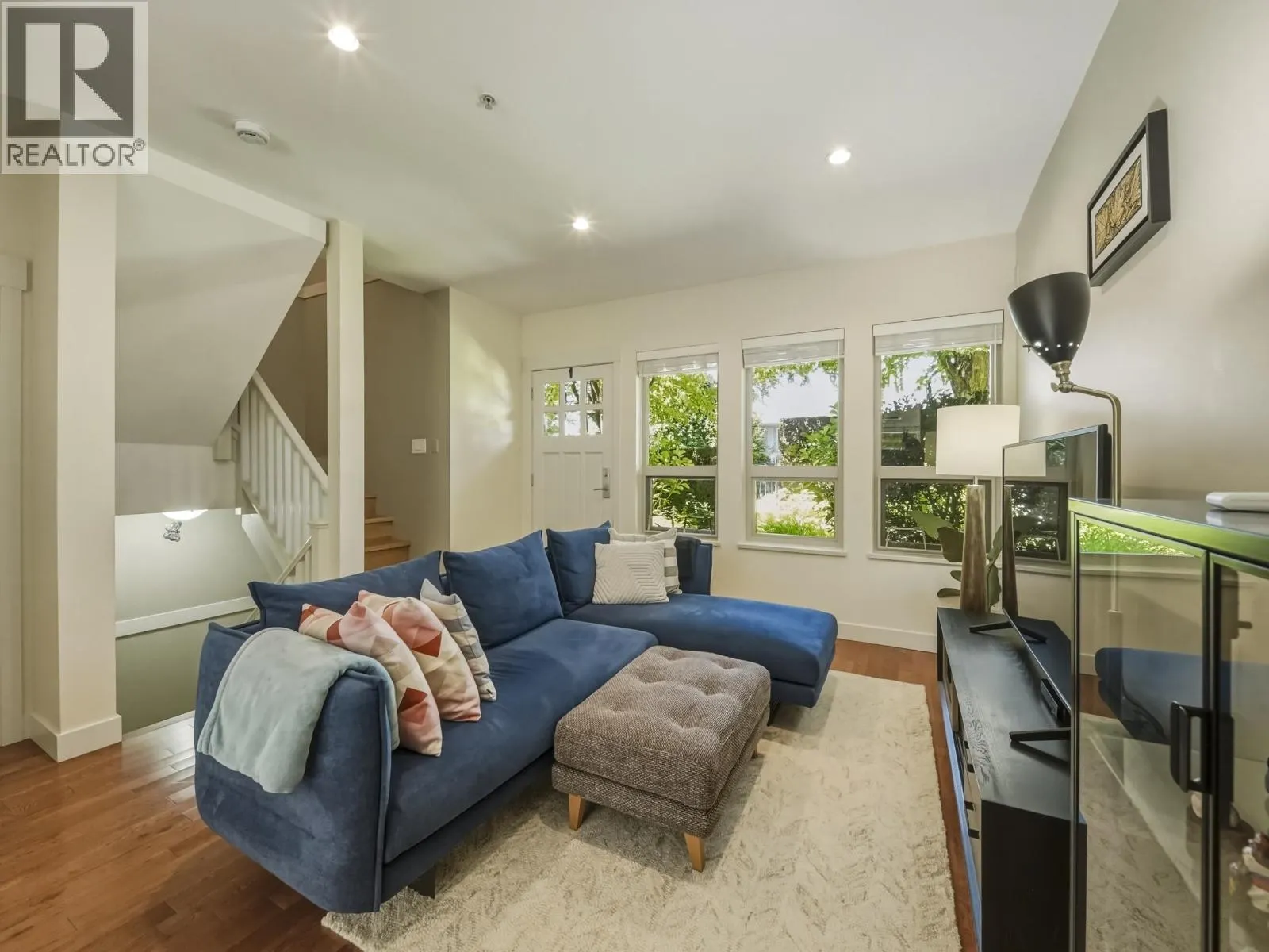 2990 CHESTERFIELD AVENUE
