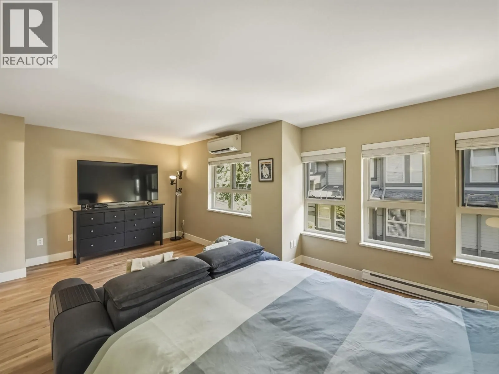 2990 CHESTERFIELD AVENUE