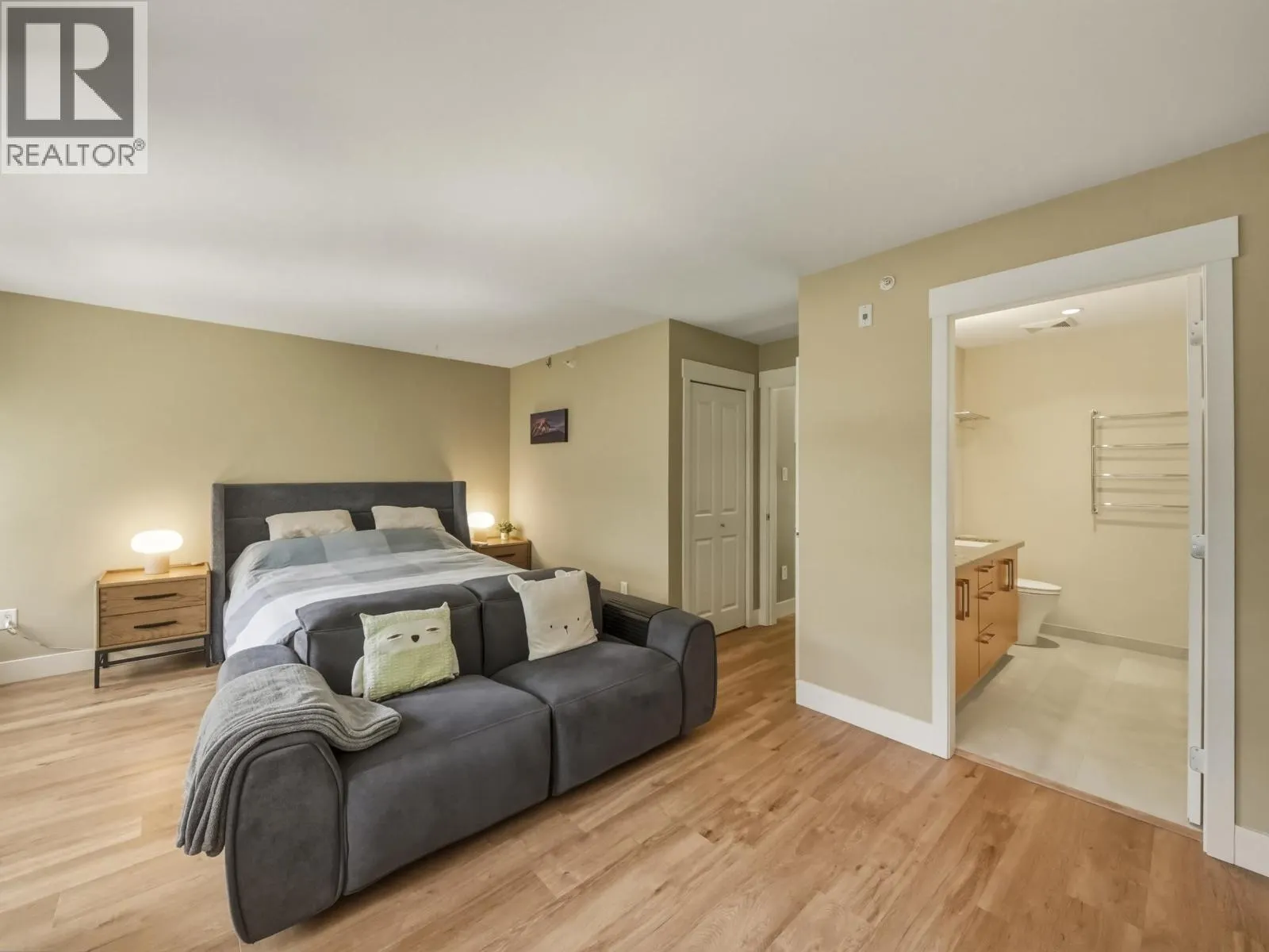 2990 CHESTERFIELD AVENUE